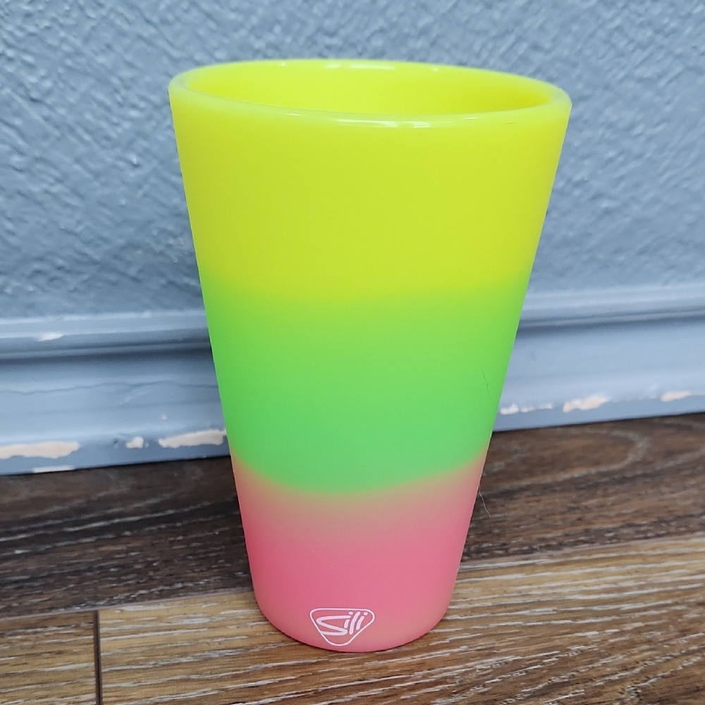 NWOT Silipint 16 oz Pint Glow Yellow Ombre Green Pink